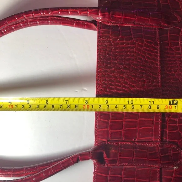 Elegant Red Crocodile-Embossed Shoulder Bag - Picture 12 of 12